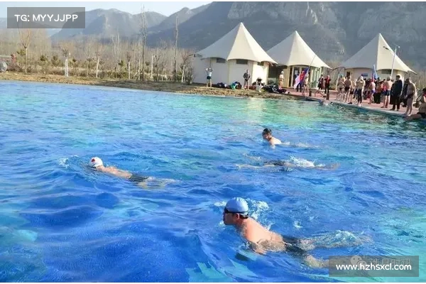 阿根廷联赛炎热天气下消防员喷水助力球迷降温现场热情如火 阿根廷联赛炎热天气下消防员喷水助力球迷降温现场热情如火